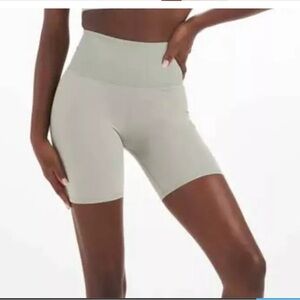 VUORI women’s ribbed studio biker shorts eucalyptus